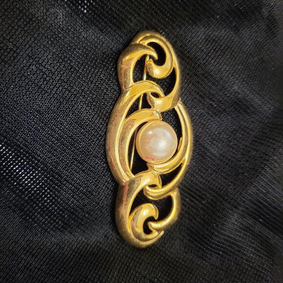 Vintage Napier Signed Faux Pearl Gold Tone Brooch Pin | eBay Antique Vintage Napier Signed / Stamped Costume Gold Pearl Brooch Pin